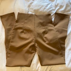 Woven Pleated Tapered Trouser - Tan